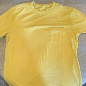 His or hers - GAP yellow t-shirt